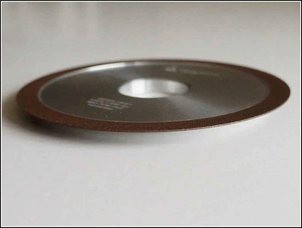 Алмазный круг для заточки дисковых пил с твердосплавными напайками. Алмазный заточной диск 12r4. Диск заточной 125x10x32x8x1.5 rvd320104. Алмазный торцевой диск 250 мм для заточки. Заточка алмазных пил