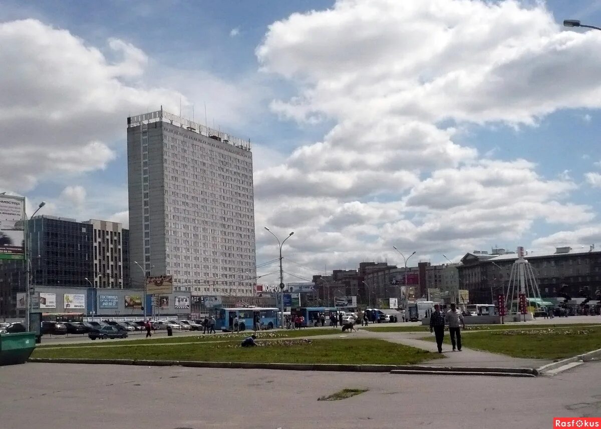 Вокзальная площадь новосибирск. Станция площадь гарина михайловского новосибирск. Вокзал в новосибирске на площади гарина-михайловского. Площадь гарина. Вокзал в новосибирске на площади гарина-михайловского.