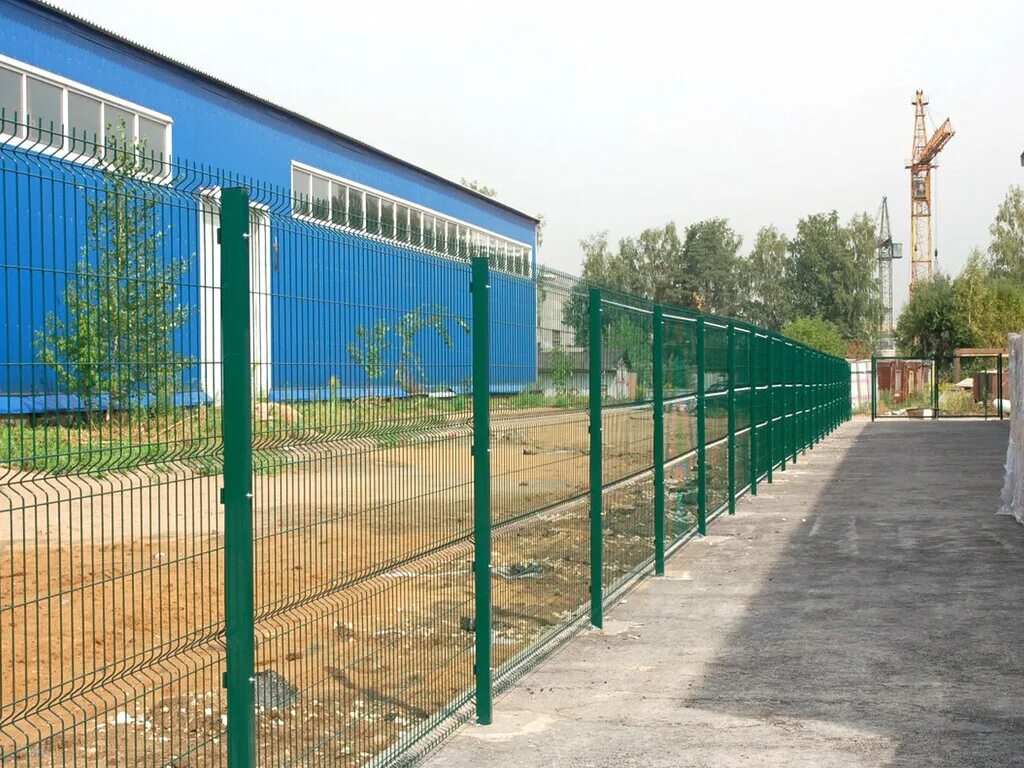 современные заборы. Betafence ограждение. забор режимного объекта. ограждение объектов. гиттер 3д сетка.