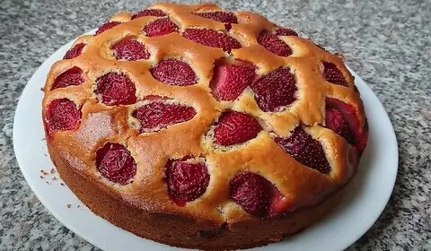 Шарлотка из клубники в духовке простой