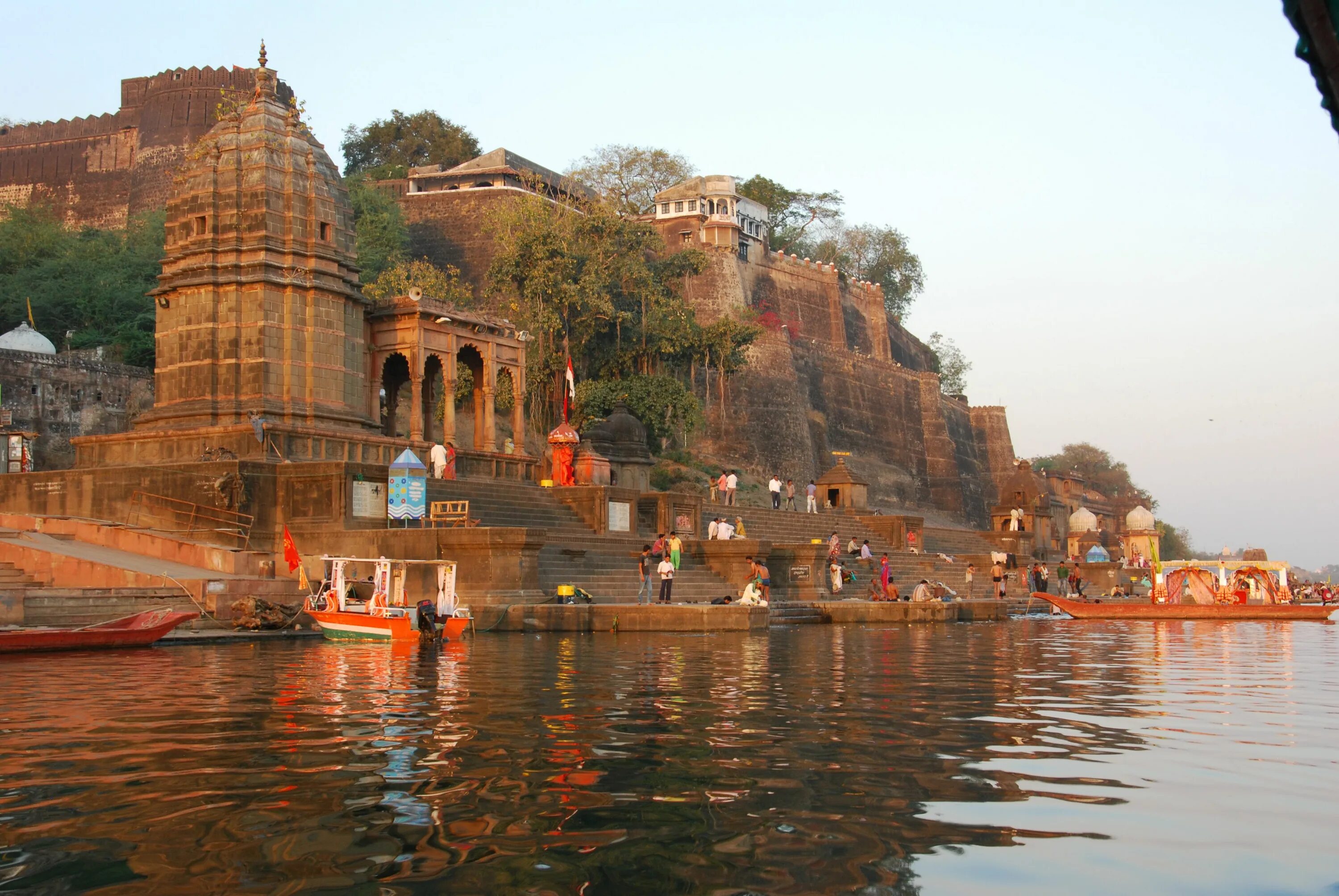 Древние индии 4 буквы. Madhya Pradesh Индия. Храм Дурги Варанаси. Город Праяга древней Индии. Радж Гхат.