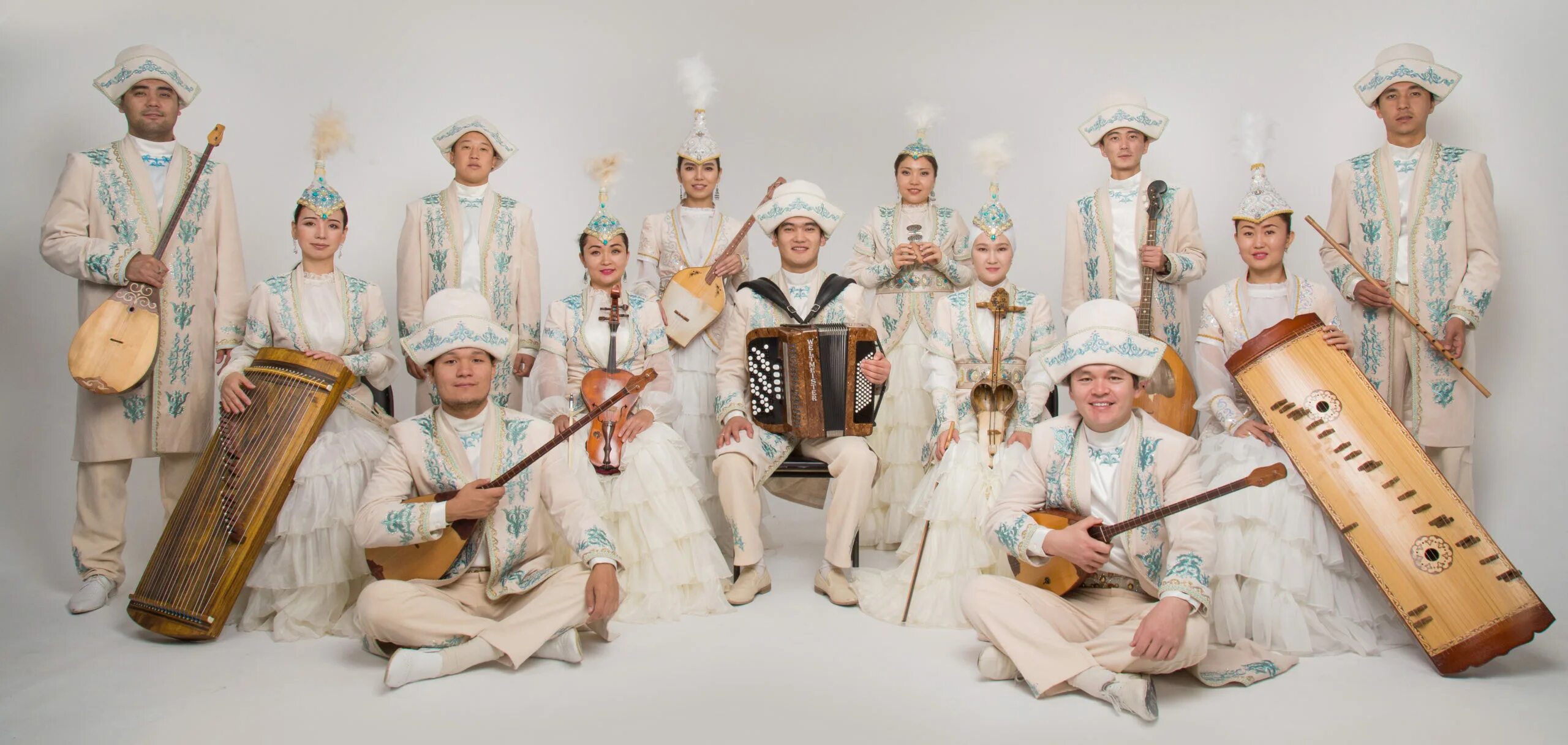 музыкальные традиции казахстана. казахская музыкальная культура. оркестр на природе. музыкальная культура казахстана. культура казахов домбра.
