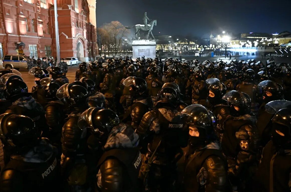 Условия митингов. Москва протесты ОМОН 2021. Протесты в Москве. Протесты в России. Митингующие в Москве.