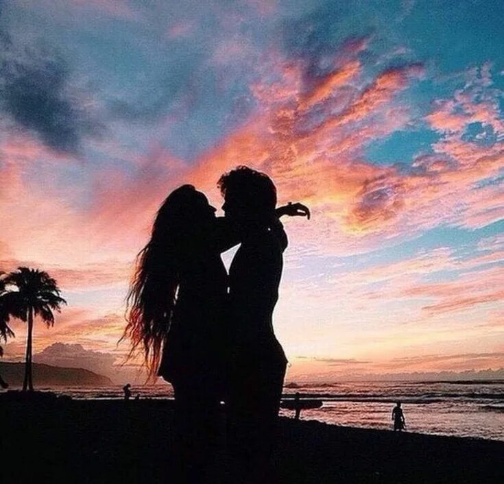 Поцелун а закате. Sunset kiss. Happy birthday my lovely husband. Реальные фото влюбленных. Пара на закате.