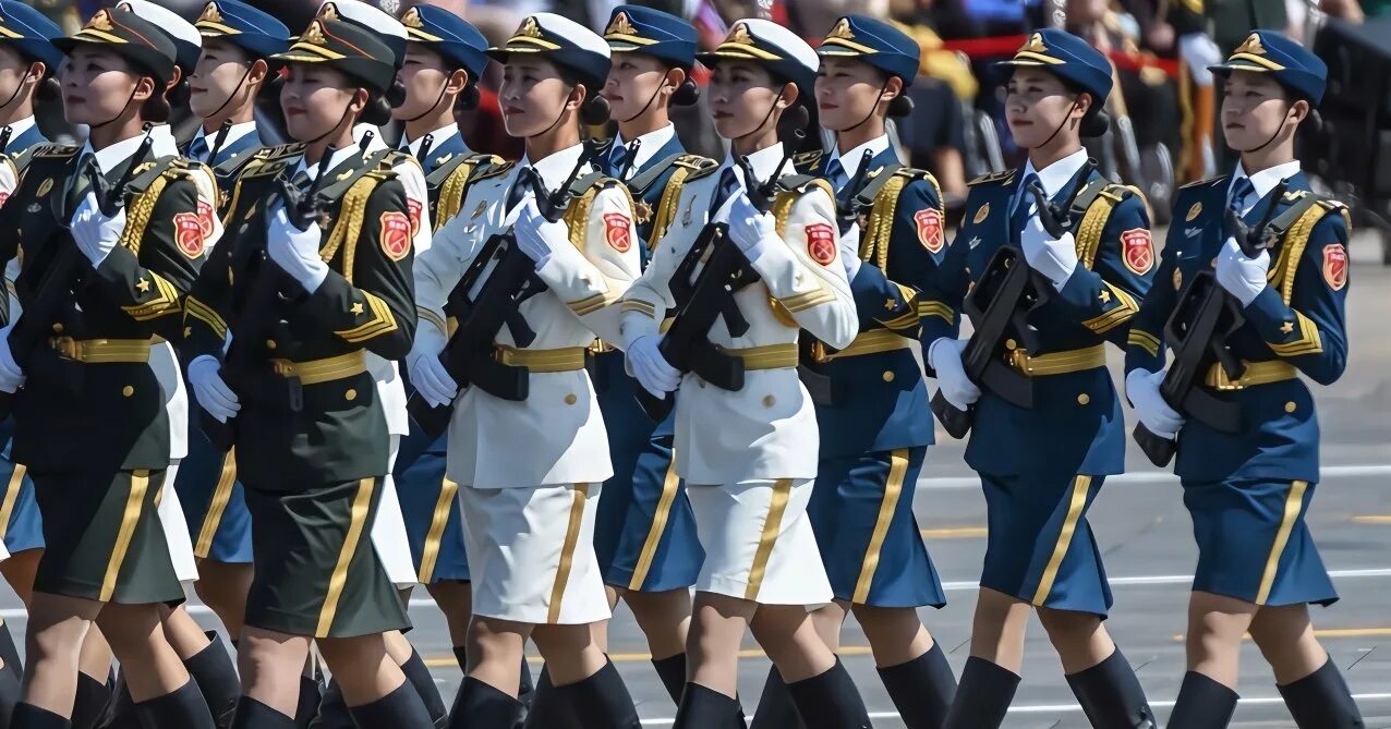 Парад ноак 2019. Китайский парад девушек. Китайский парад девушек. Женщины в армии. Военная форма.