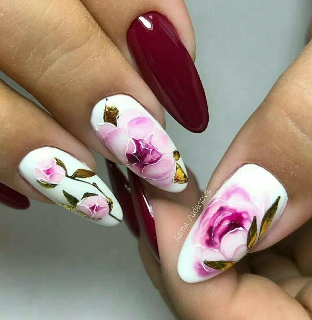 Покажи весенний маникюр. Весенние ногти. Цветы на ногтях. Ногти с цветами. Красивый цветочный маникюр.