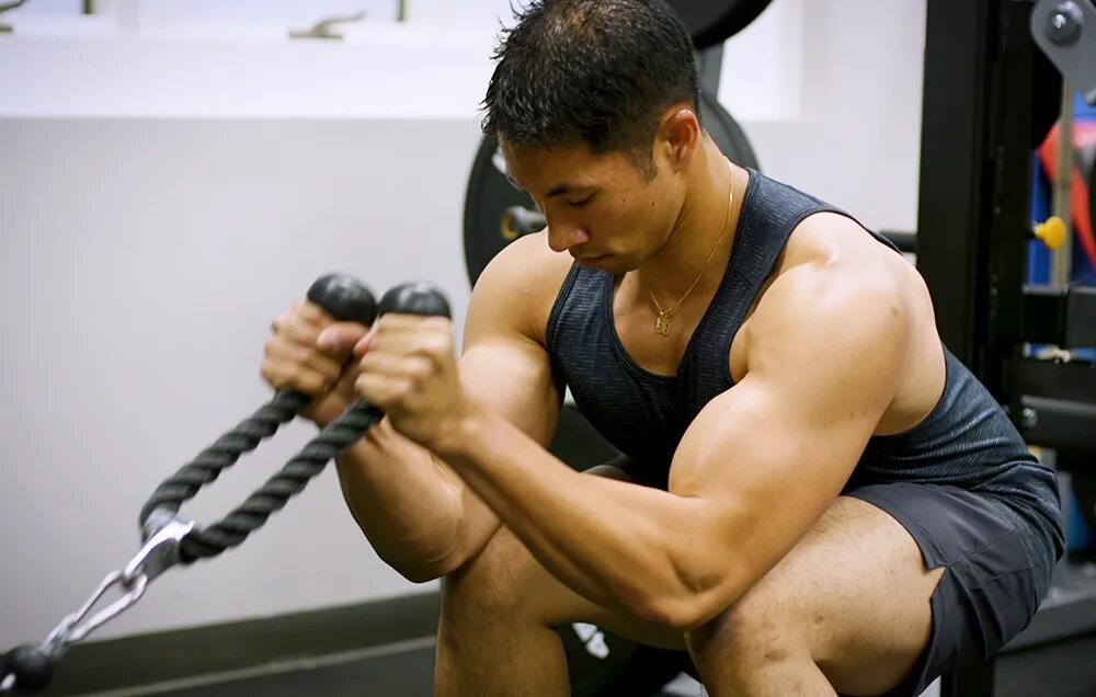 Качают без рук. Cable Machine Bicep Curls. Бицепс. Огромный трицепс. Держатель для бицепса.