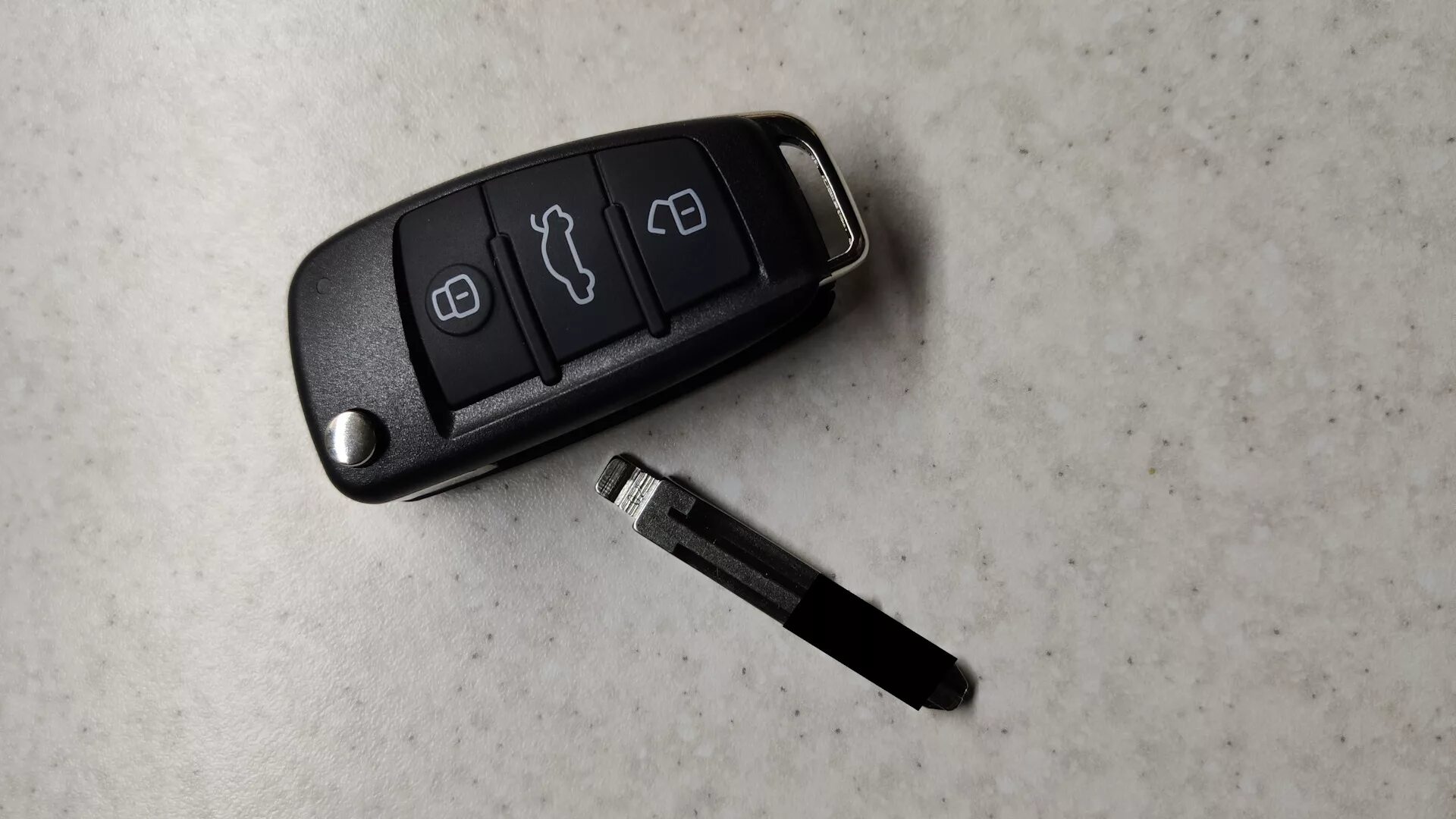 Ключ рав 4 2025. Выкидной ключ для тойота авенсис. выкидной ключ тойота королла. passat b5 ключ выкидной. ключ тойота рав 4 2 поколения.
