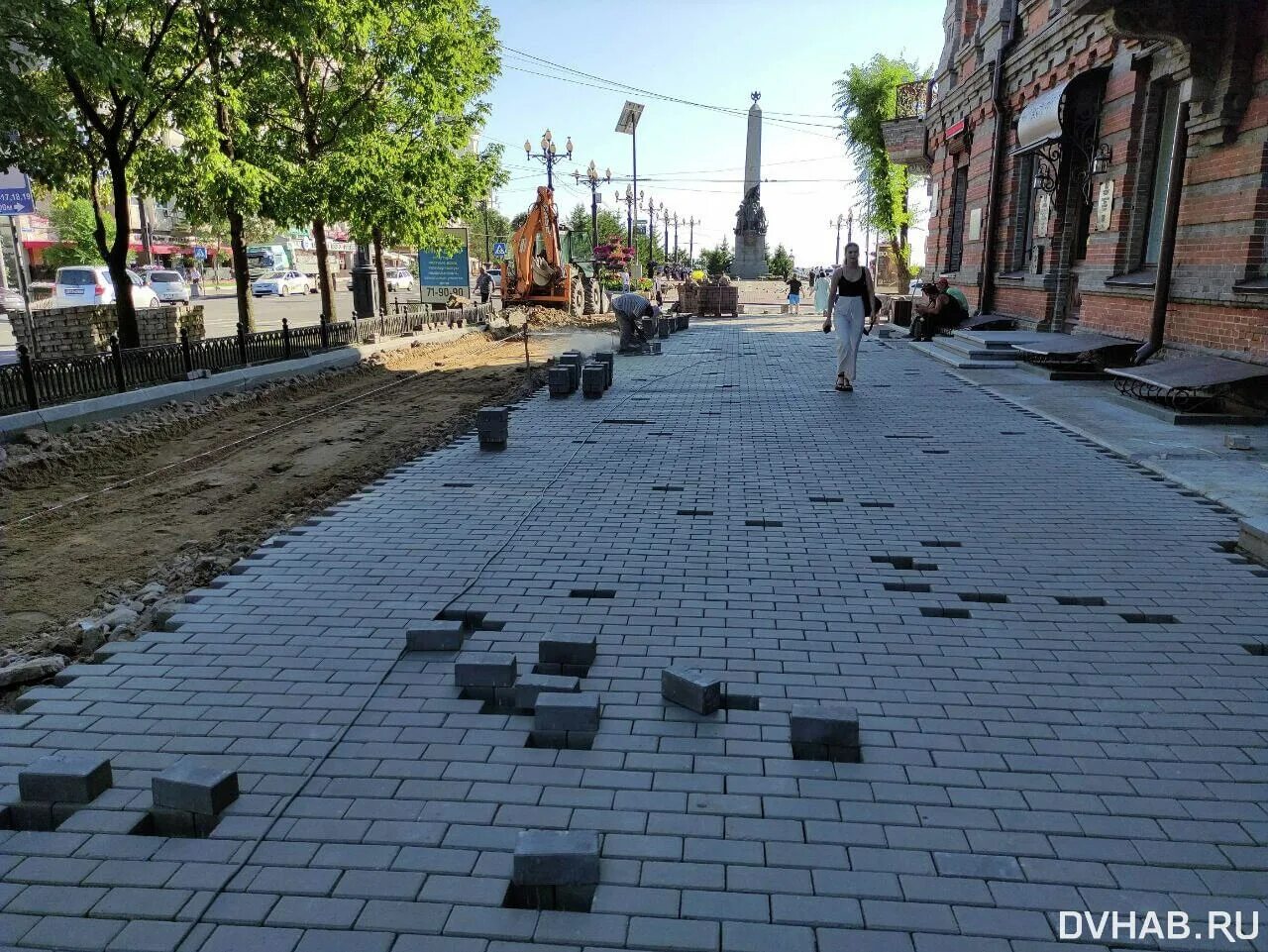 Фото тротуара победы 21 камчатка. На стойкости убрали машины с тротуаров. Тротуар став. Сквер победы в ленинском районе саратова. Асфальт.