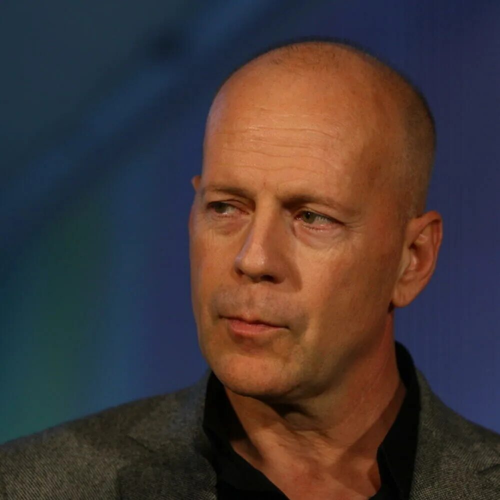 Страдающий актер. Bruce Willis. Деменция у актера Брюс Уиллис. Брюс Уиллис слабоумие. Брюс Уиллис фото 2022.