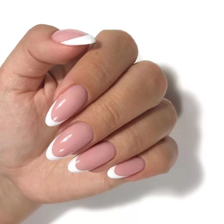 свадебный маникюр френч миндальная форма. наращивание ногтей форма миндаль френч. французский маникюр форма миндали. френч свадебный на ногтях миндаль. белый френч на миндалевидных ногтях 2022.