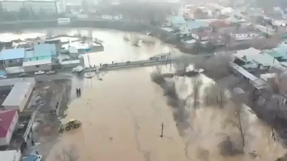 Казахстан потоп сегодня. Наводнение. Наводнение в Казахстане. ЦУНАМИ затопило город. Наводнение в Азии.