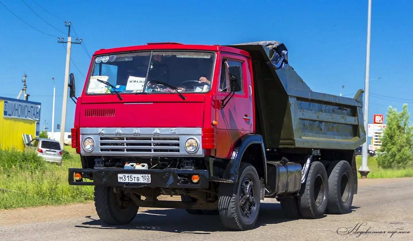 Камаз 5511 седельный тягач. Камаз 5511 самосвал. Камаз 4310 первый. Камаз 5511 1990. Камаз 5320 заброшенный.