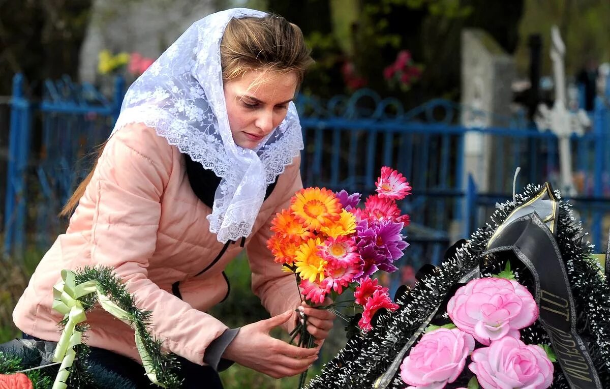 Радоница в саратовской области. Радоница. Радоница фото. Радоница пасхальное поминовение усопших. Родительский день фото.