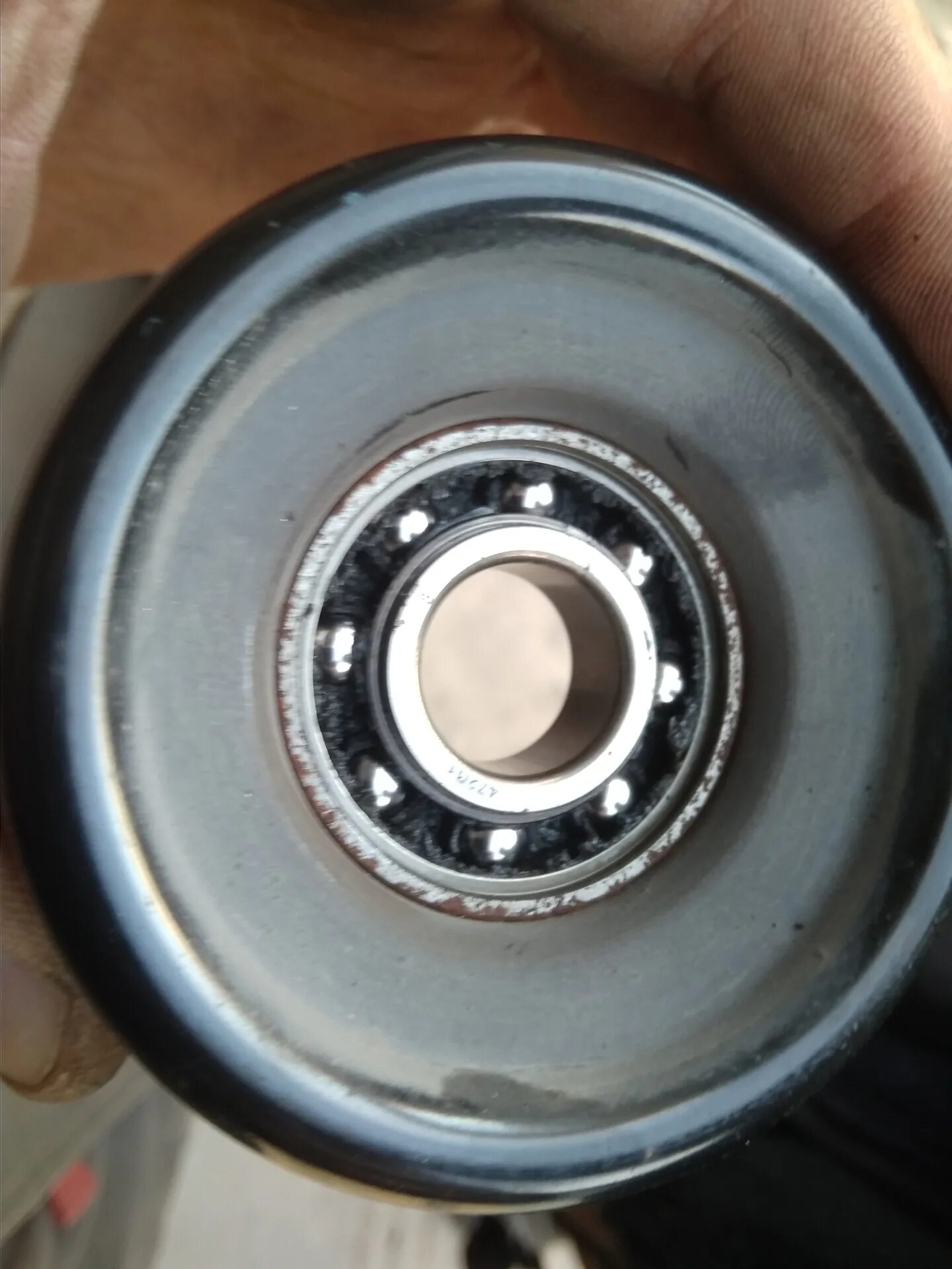 Подшипник ступицы на hyundai solaris. Гайка ступичного подшипника солярис. Шкив компрессора кондиционера хендай солярис 1. Солярис передний ступичный подшипник 2019. Elantra xd подшипник передний.