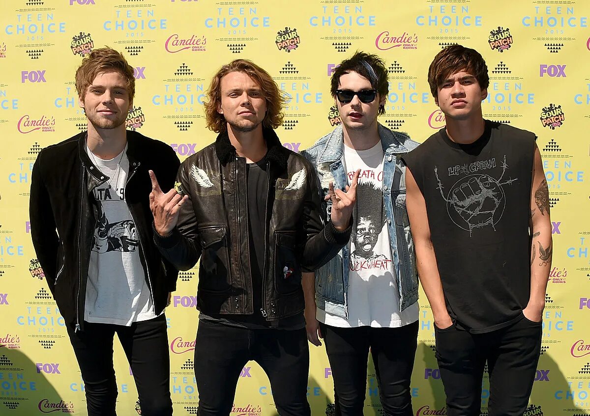 Win sell. 5 Seconds of Summer 2015. 5 Seconds of Summer 2022. 5 Seconds of Summer Awards. Kids choice Awards 2015 Five seconds of Summer.