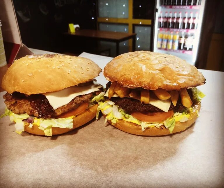 Гамбургер с сыром. Нижний бургер. Биг рашен бургер. Биг бургер нижний новгород. Бургерные нижний новгород.