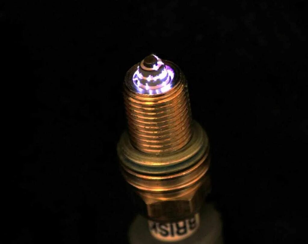 Какие свечи лучше использовать. Brisk dr14zc. brisk multi-spark premium. искра свечи зажигания. brisk premium zc/zs.