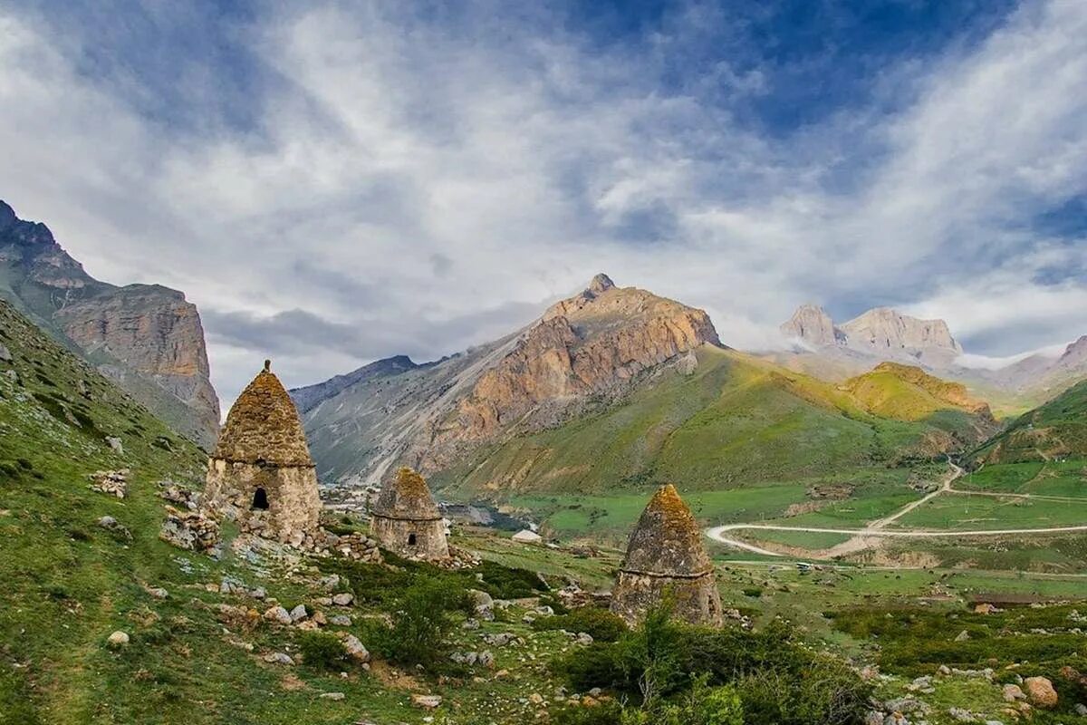 Селение верхняя балкария. Город мертвых эльтюбю кабардино балкария. Аулы кбр. Эль-тюбю верхний чегем. Башня абай кала верхняя балкария.