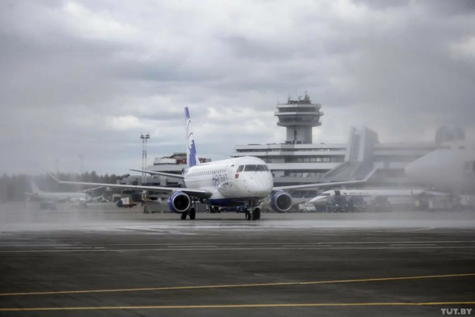 Самолет минск грузия. Belavia самолеты. Белавиа аэропорт. Минск самолет. Минск авиасообщение.