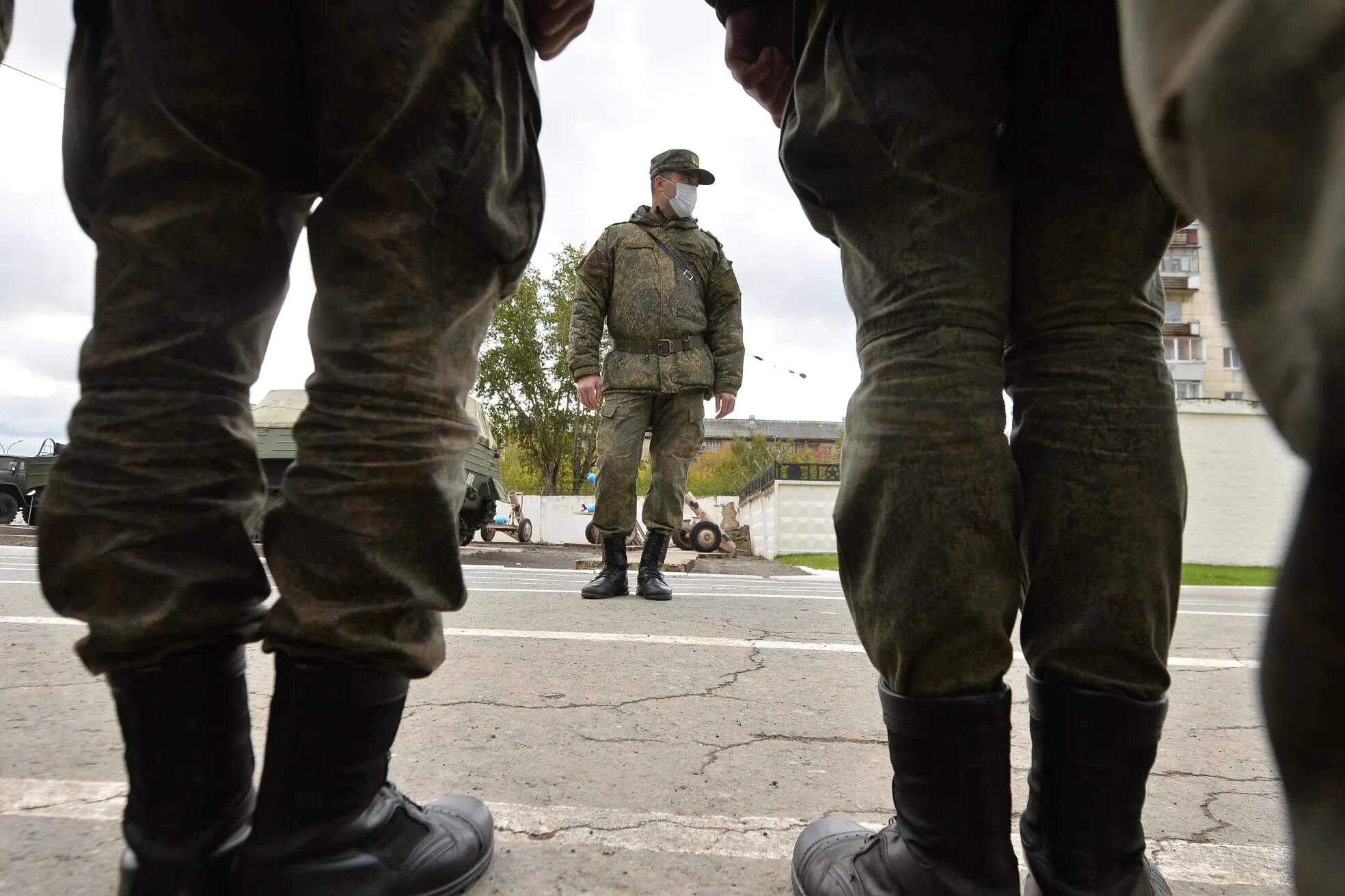 6 мая 20. Российские военные на Украине. Мобилизация в России. Солдат со спины. Жду с армии.