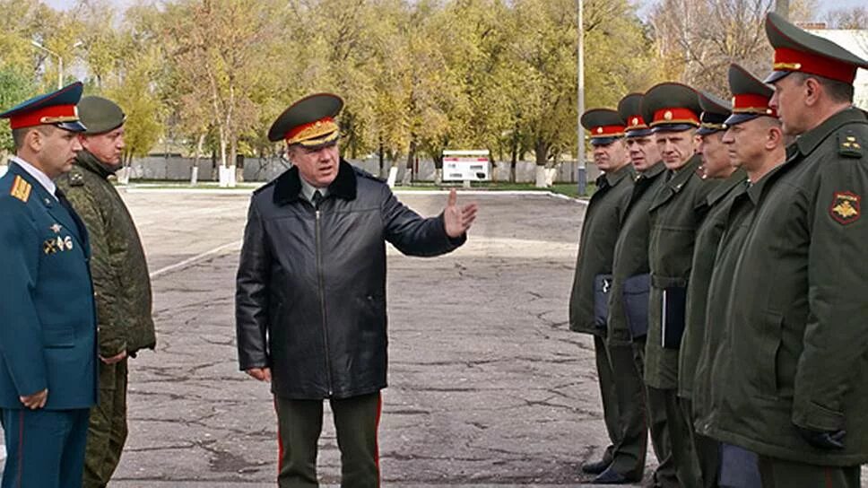 Командир мотострелковой дивизии. Виталий герасимов генерал майор. герасимов виталий петрович генерал майор. генерал майор виталий герасимов командир дивизии. генерал майор герасимов чебаркуль.