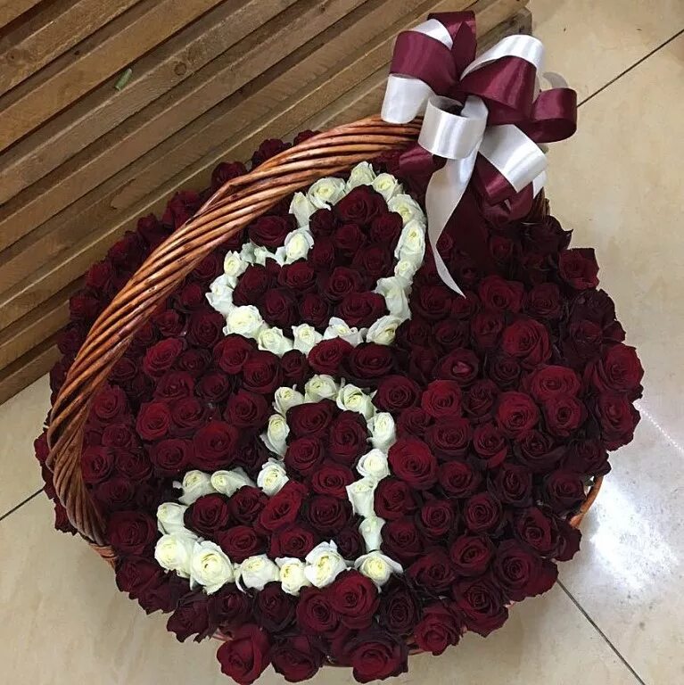 букеты из роз с цифрами. 25 лет букет. 25 лет букет. букет с цифрой 50. большие букеты на подарок маме.