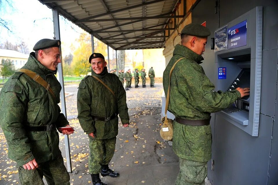 Повышенное зарплата военным. Зарплата военных. Тысячи военнослужащих. Рост военнослужащих. Военнослужащие и силовых ведомств.