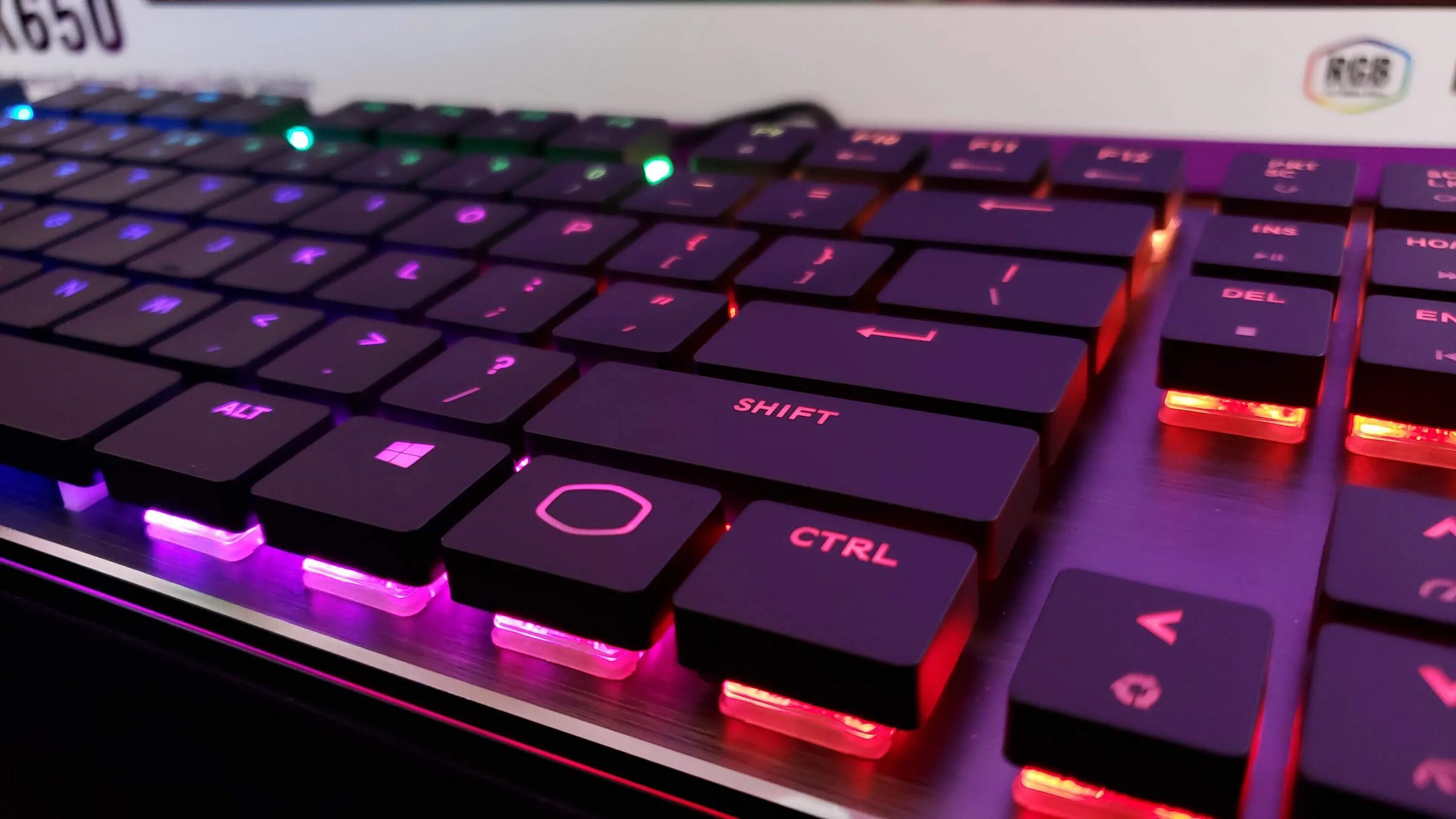 Low keyboard. Кейкапы cooler master sk650. cooler master keycaps. cooler master sk650 low profile. cooler master low profile keyboard.