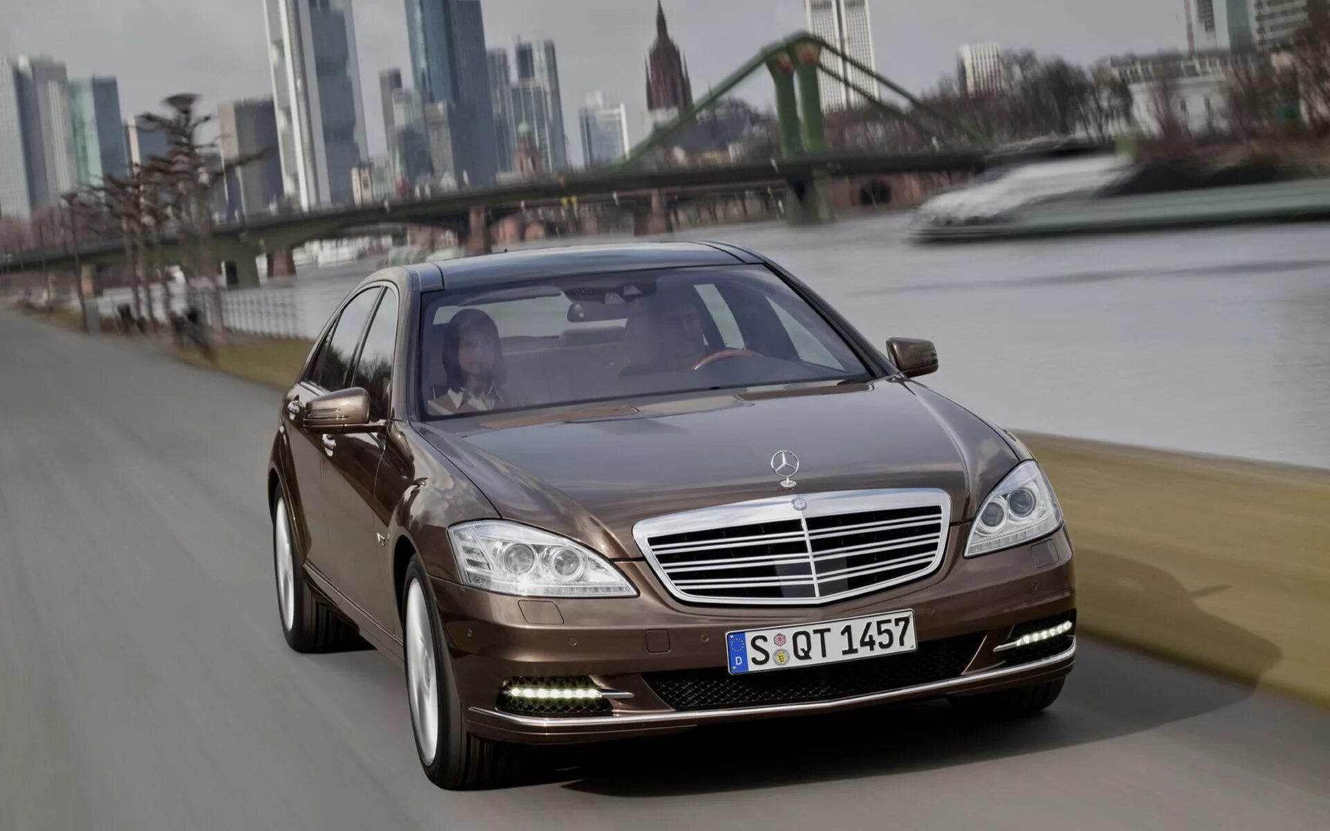 Русский s класс. Mercedes s600. Mercedes-Benz s600 w221. Мерседес s600 w221. Mercedes Benz s600 221.