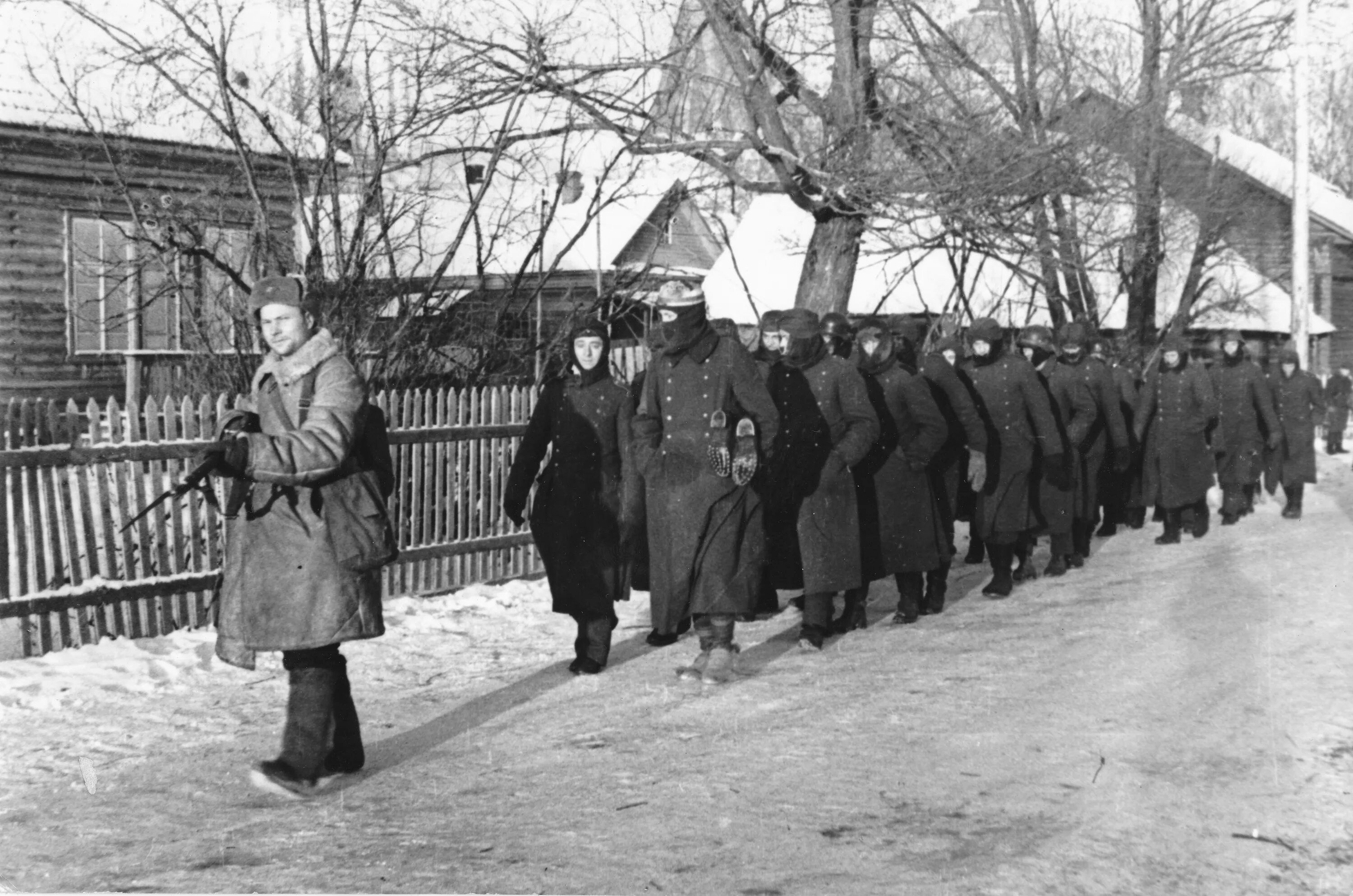 31 декабря 1941. Солдаты вермахта под Москвой 1941. Битва за Москву пленные немцы. Битва под Москвой отступление немцев. Битва за Москву 1941.