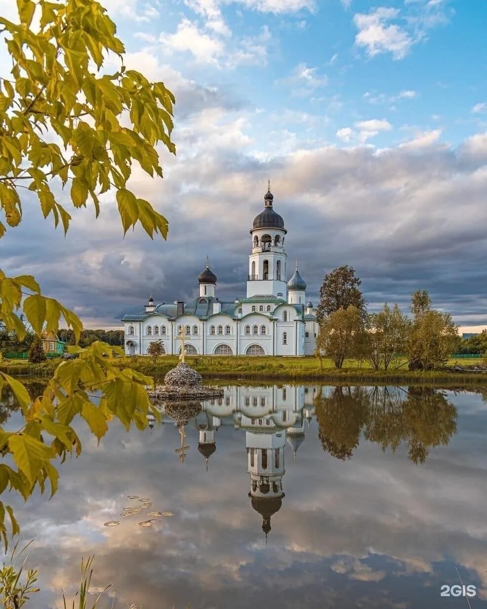 Крыпецкий монастырь Псков. Крыпецкий Иоанно-Богословский монастырь в Псковской области. Савво Крыпецкий монастырь. Подворье Крыпецкого монастыря в Пскове.