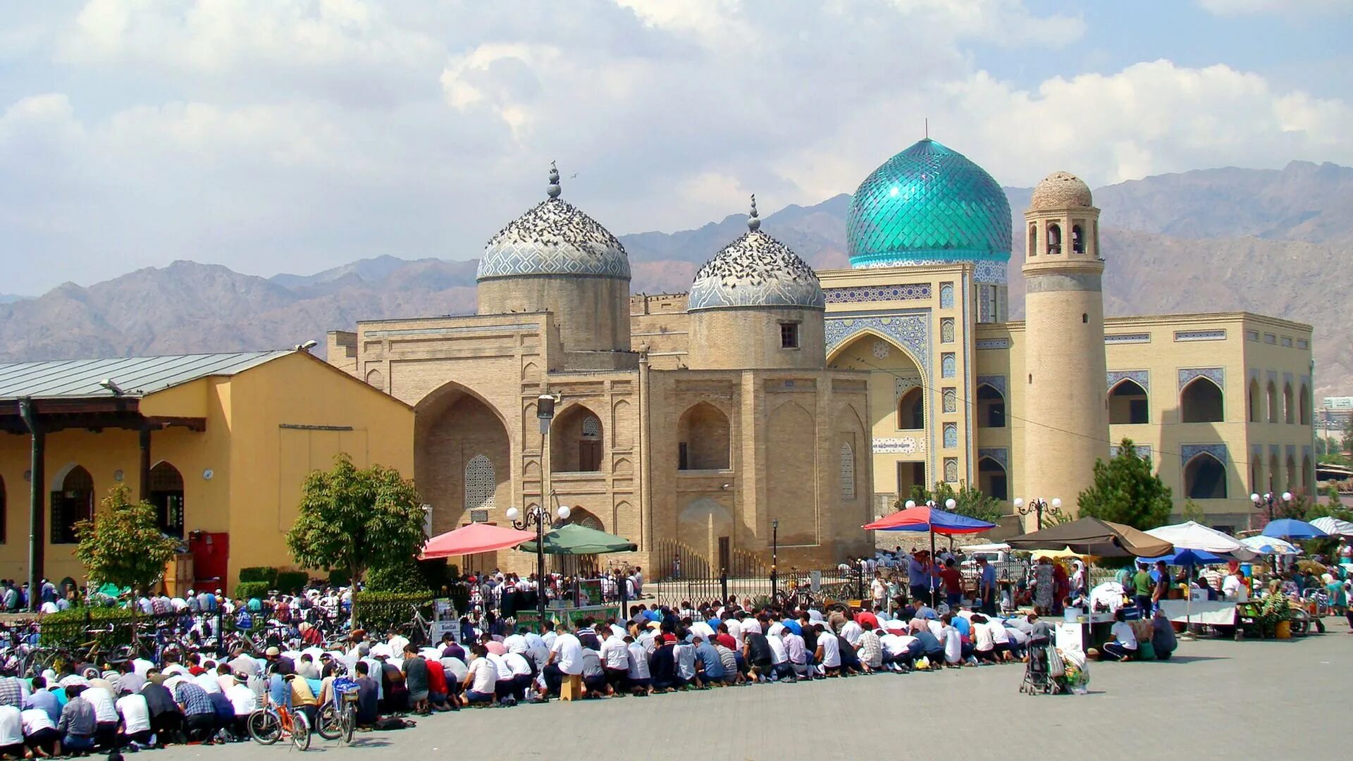Пагода таджикистан исфара. Исфара 2023. Исфара 2023. Таджикистан рынок баракат. Автовокзал исфара.