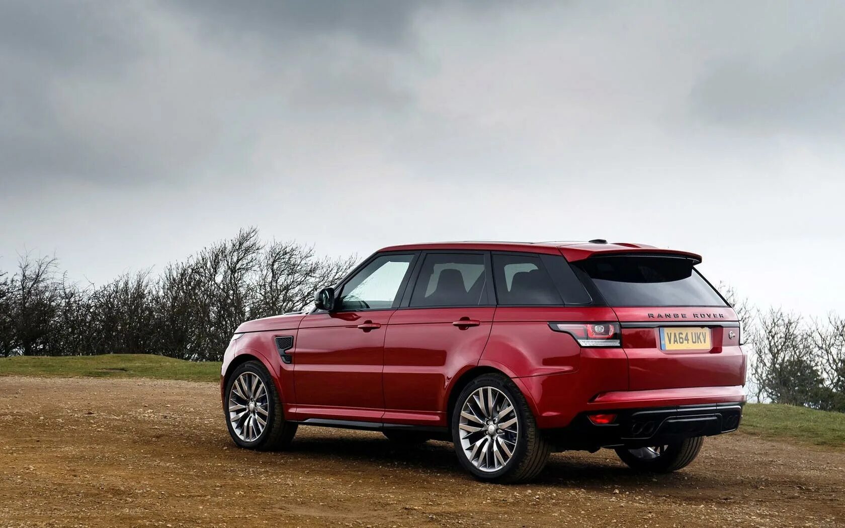 Land rover sport 2015. Рендж Ровер спорт. Range Rover Sport SVR 2015. Range Rover Sport 2015.