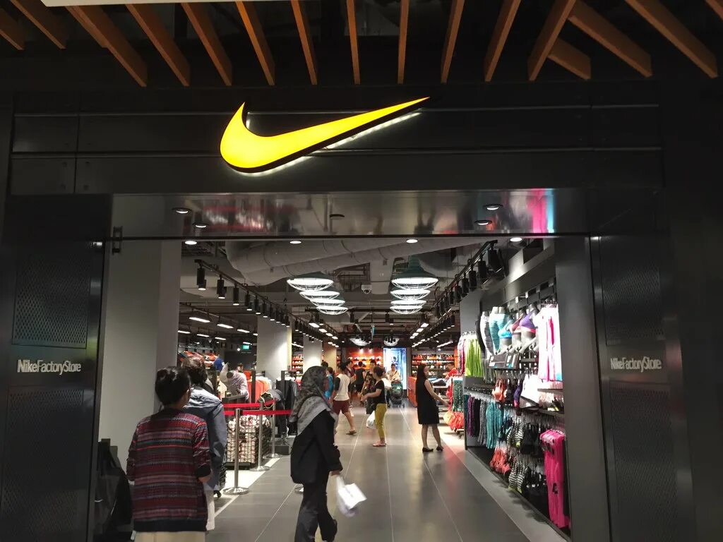 Nike в Дубай Молл. Nike Store Olbia. Завод Nike. Эмирейтс Молл найк. Купить найк в москве outlet nike