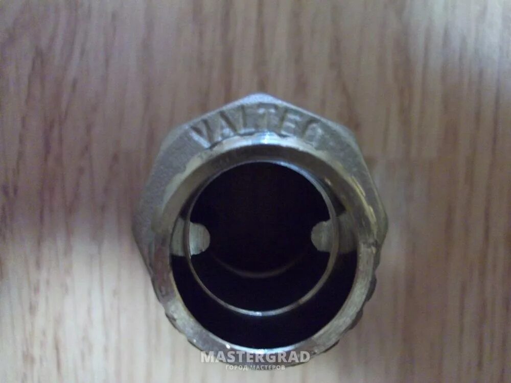 Открутить американку. Ключ для разъемных соединений "американка". Открутить американку без ключа. Как выкрутить американку. Как выкрутить американку.