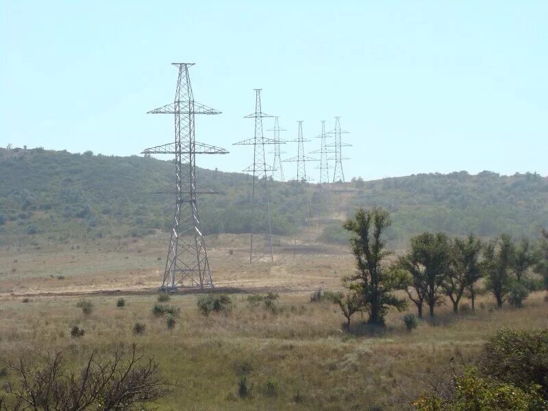 лэп в крымских горах. лэп крыма. высоковольтные линии электропередач. лэп в горах. энергетика дальнего востока.
