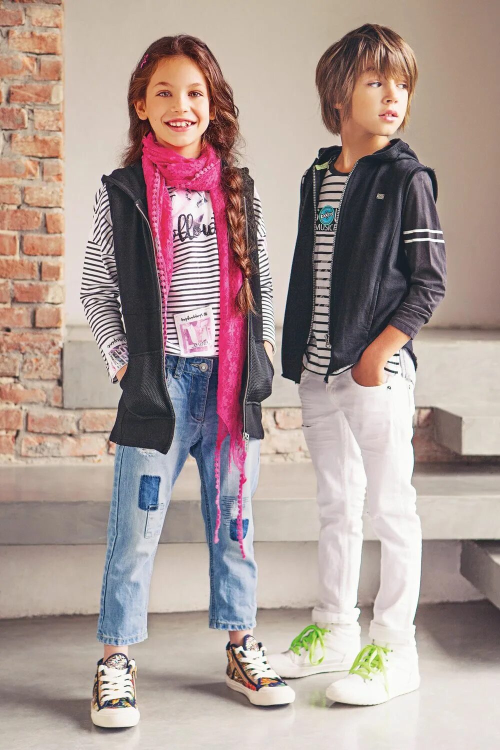 Новая коллекция для подростков. Фашен кид. Модная подростковая одежда. Бренды подростковой одежды. Guess kids 2022.