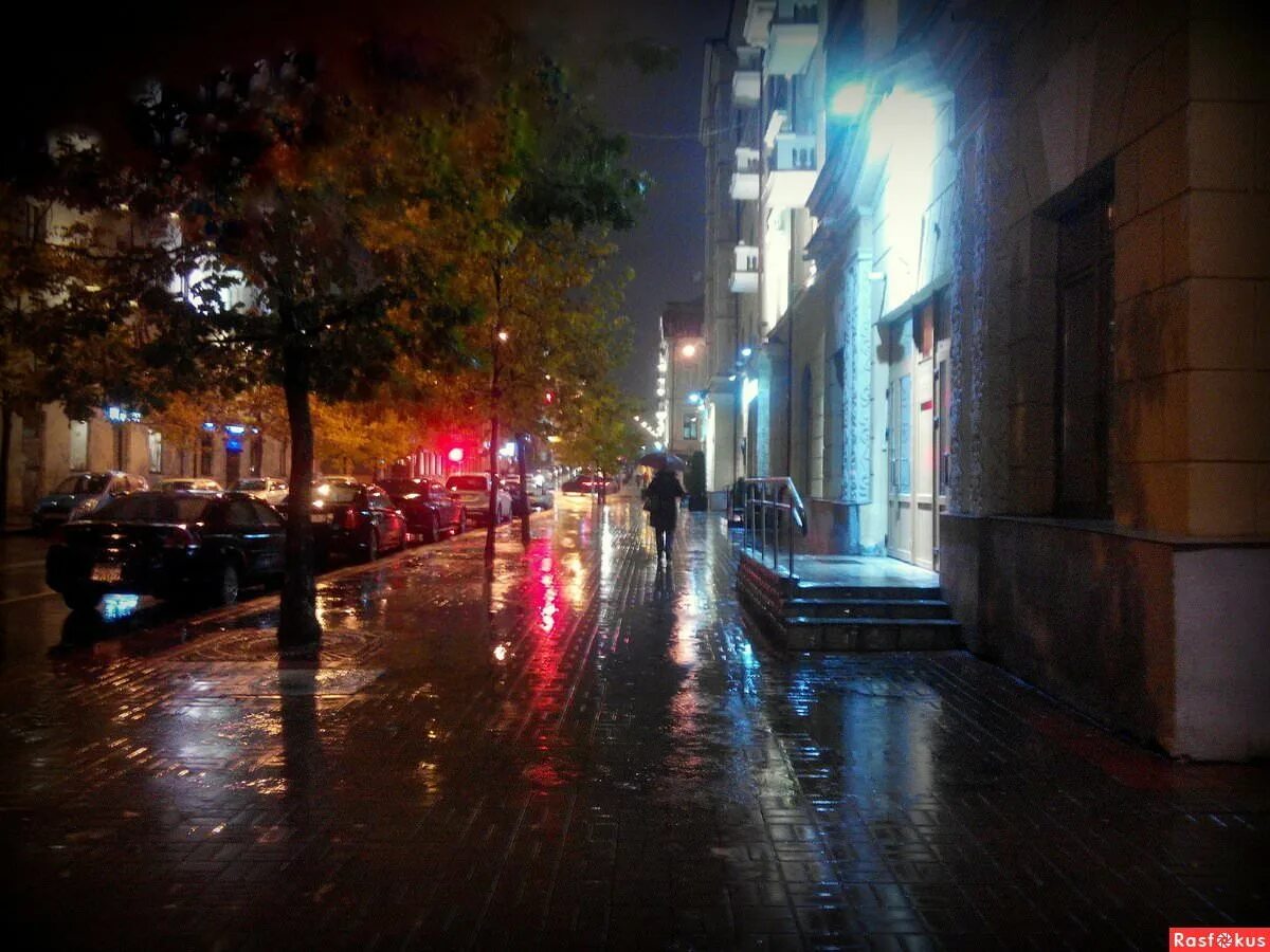Дождливая улица. Дождливый вечер в городе. Ночная дождливая улица. Улицы после дождя.