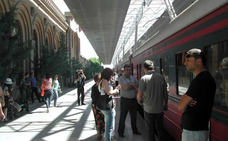 ЮКЖД поезда Армения. Поезд Ереван Батуми. Поезд 201 Батуми Ереван. Железная дорога Ереван.