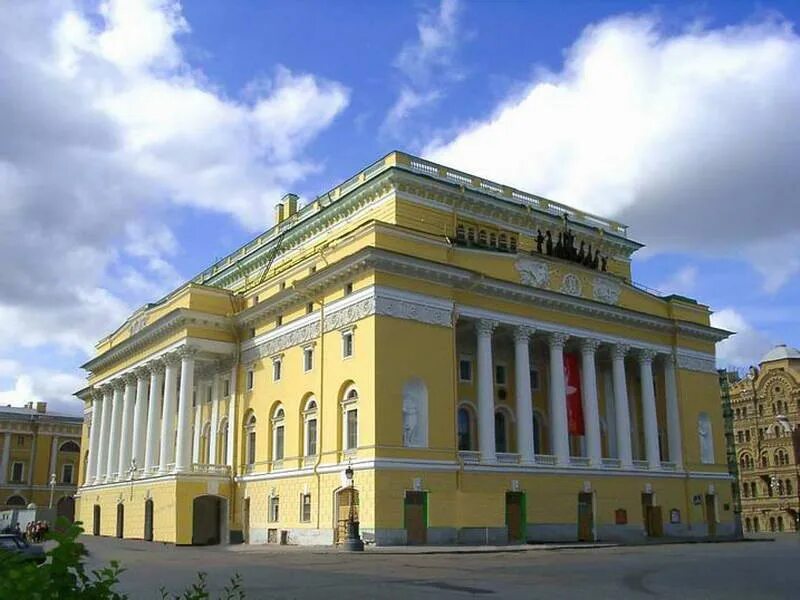 Санкт петербург здания театров. Александринский театр Санкт-Петербург. Александринский театр в Петербурге. Александрийский театр Санкт-Петербург архитектура. Здание Александринского театра в СПБ.