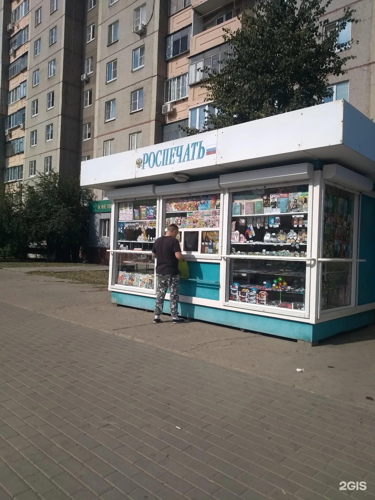 Красивые киоски. Ларек 44. Кафе щорса красноярск. Чебуречная красноярск. Кафе шаурмист астрахань савушкина.