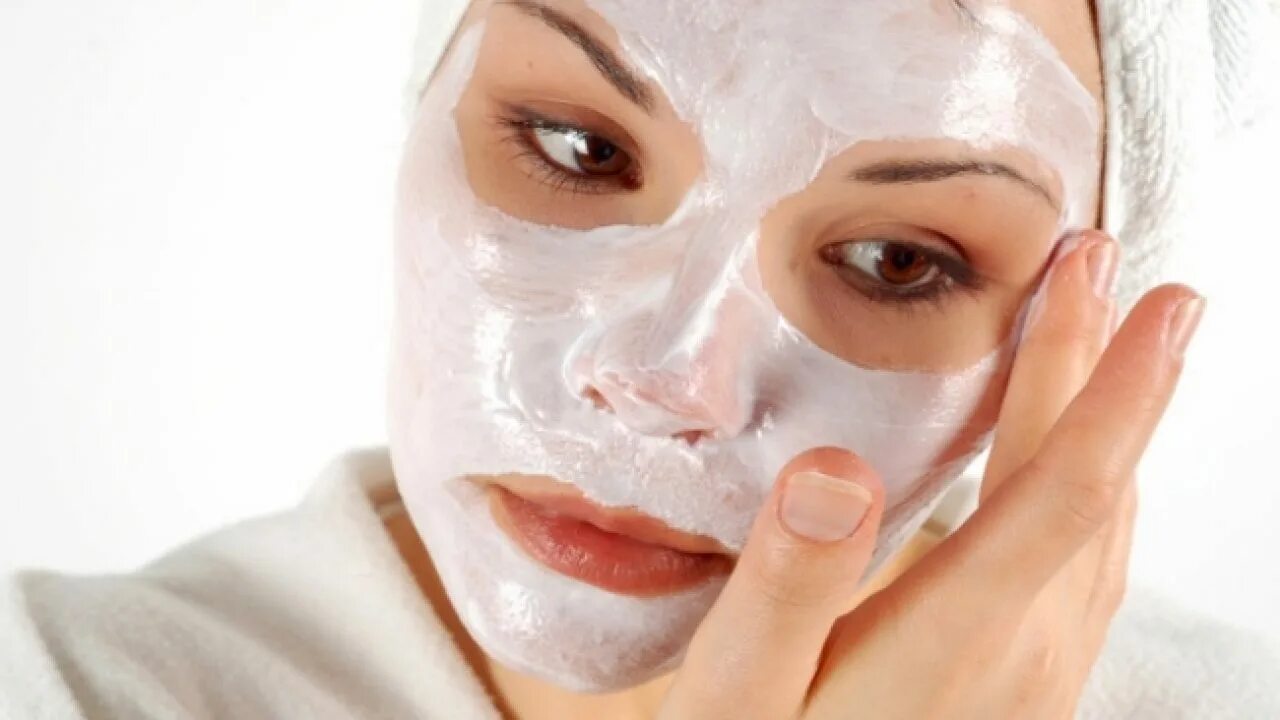 Эффект отбеливающих масок. Домашние маски для лица отбеливающие. Маска для лица g. Тканевая маска для лица и декольте с кремом. Маска из аспирина для лица.