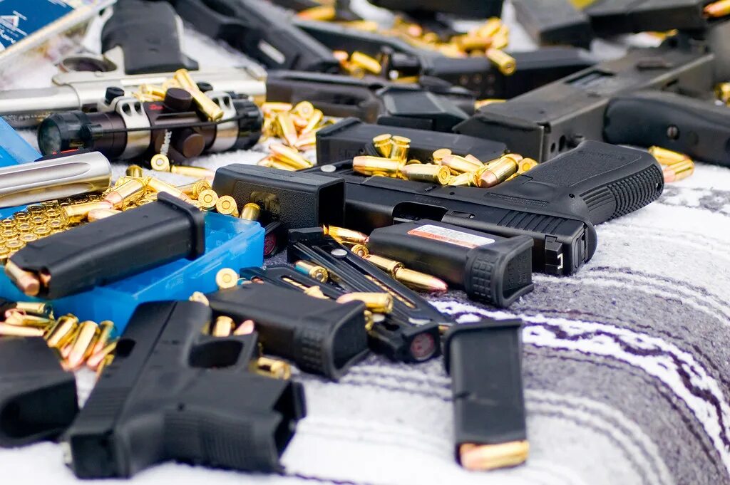Американские оружейные магазины. Магазин оружия в сша. Sell guns. Магазин оружия. Sell guns.