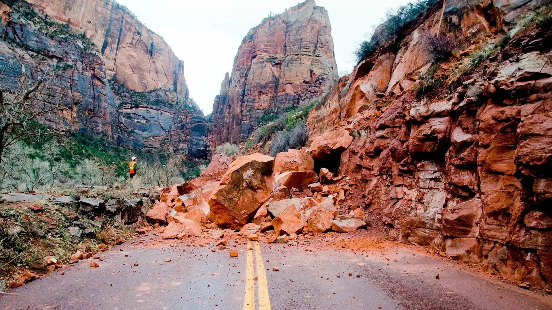 Какие есть обвалы. Сходы лавин, селей. Оползень это обж. Обвал в горах. Оползень это обж.