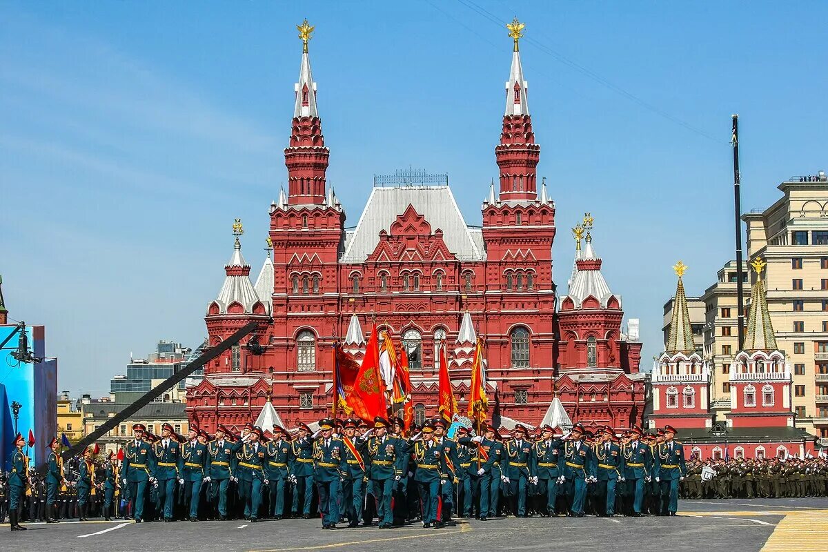 Красная площадь 10 мая. Московский Кремль парад Победы. Красная площадь Кремль парад. Кремль парад 9 мая. Красная площадь Москва 9 мая.