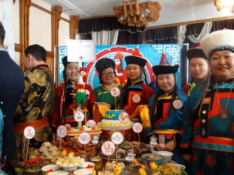 Национальная еда бурятов. Бурятская национальная кухня. Белая пища на сагаалган. Национальные блюда бурятии. Цаган сар в монголии.
