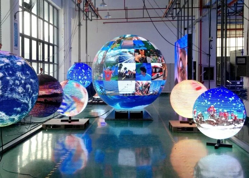 Музей шаров в спб. Светодиодный экран шар. Сферический светодиодный экран. Светодиодные экраны в виде шара. Сферические led экраны.
