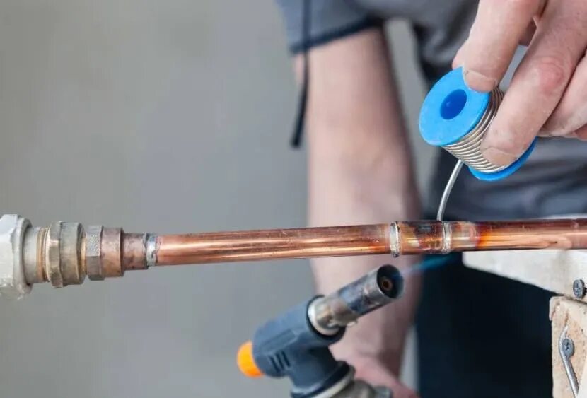 Припой для пайки нержавейки газовой горелкой. Низкотемпературная пайка меди. Чем паяют трубки. Пайка меди и нержавейки газовой горелкой. Пайка сварка медный трубопровод.