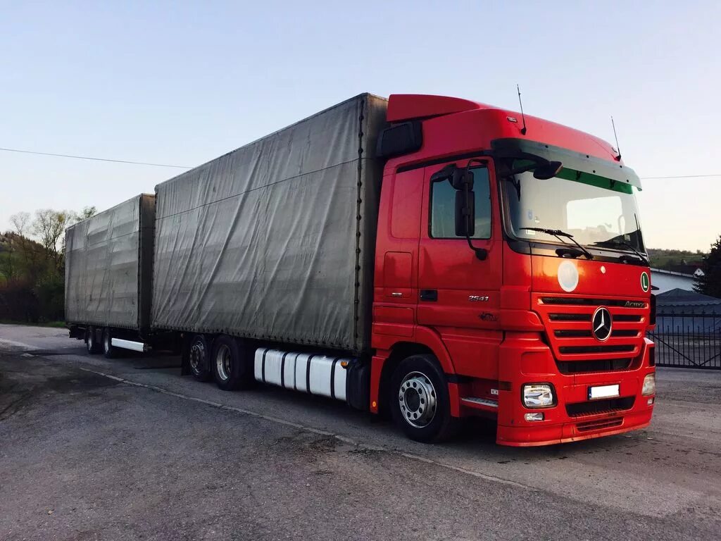 Купить мерседес актрос на авито. Mercedes-Benz Actros 2541. Мерседес Актрос 2541 грузовик. Мерседес Бенц Актрос 2541 Тандем. Грузовики Мерседес Актрос Тандем 120 кубов.